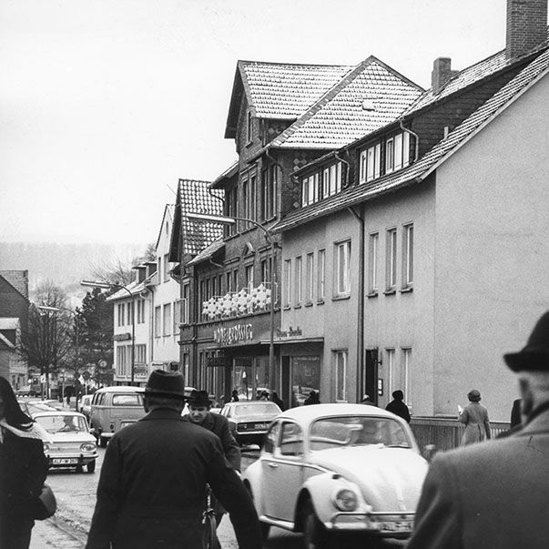Zur Weihnachtszeit Ende 1950er Jahre in Alfeld, Bahnhofstrasse 19